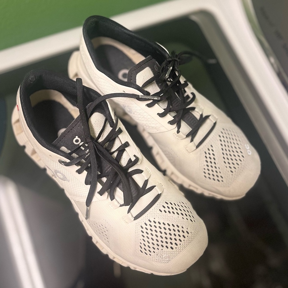 OnCloud X Running shoes sz 6.5